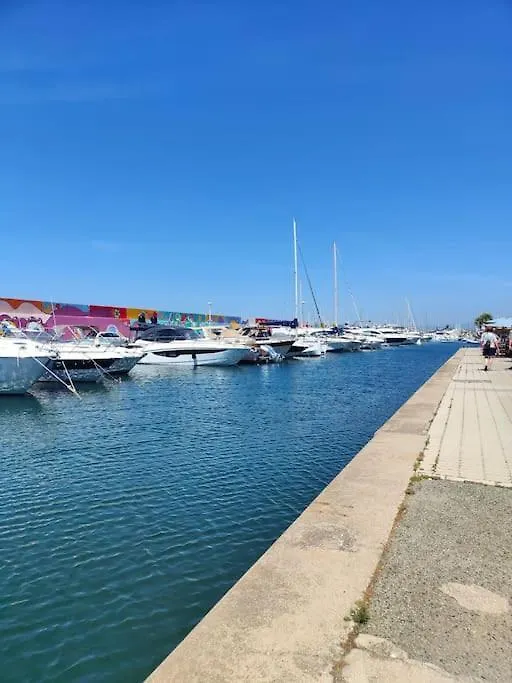 Jolis Voiliers De 6M Pour Experience Insolite Sur Port Frejus Et Port Santa Lucia St Raphael Hotel 0*,