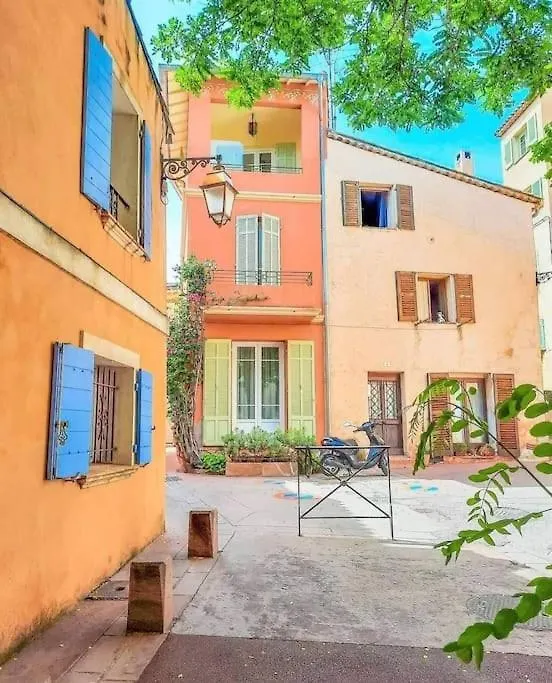 Jolis Voiliers De 6M Pour Experience Insolite Sur Port Frejus Et Port Santa Lucia St Raphael Hotel Botel